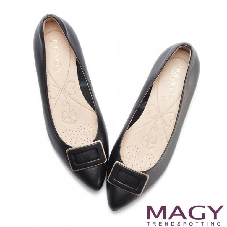 金屬方釦裝飾真皮尖頭平底鞋-黑色