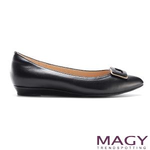 金屬方釦裝飾真皮尖頭平底鞋-黑色